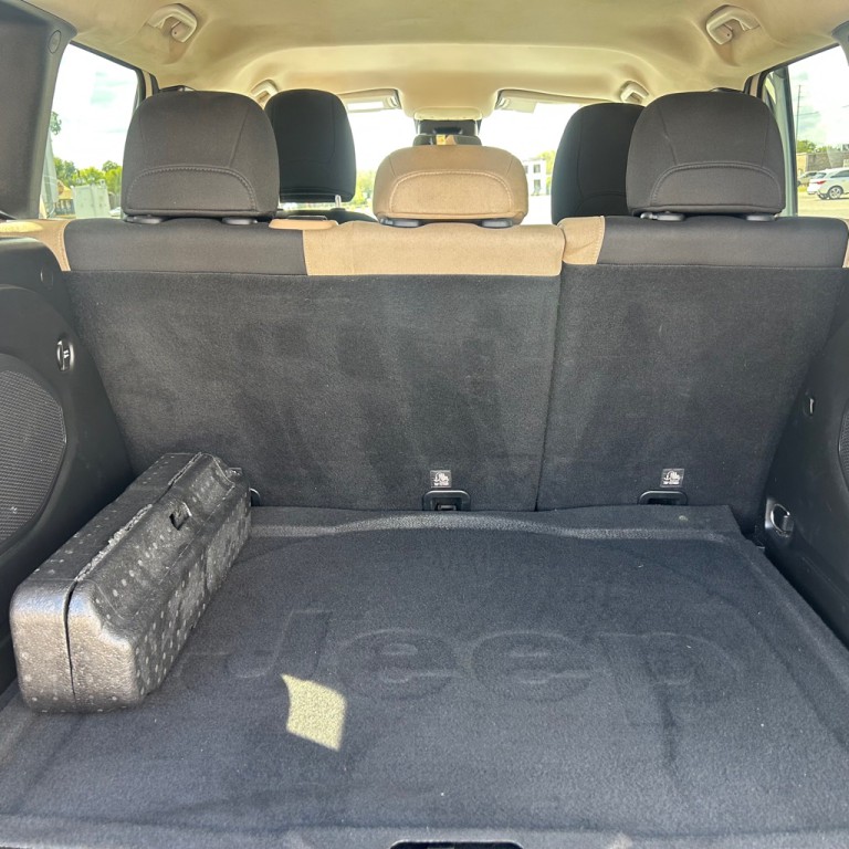 2015 Jeep Renegade Image 13