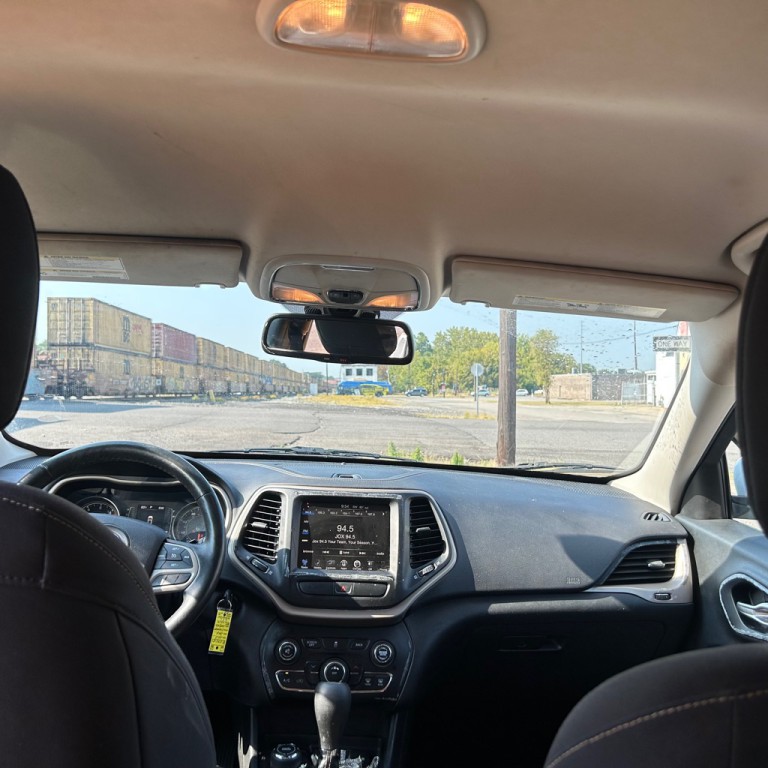 2017 Jeep Cherokee Image 5