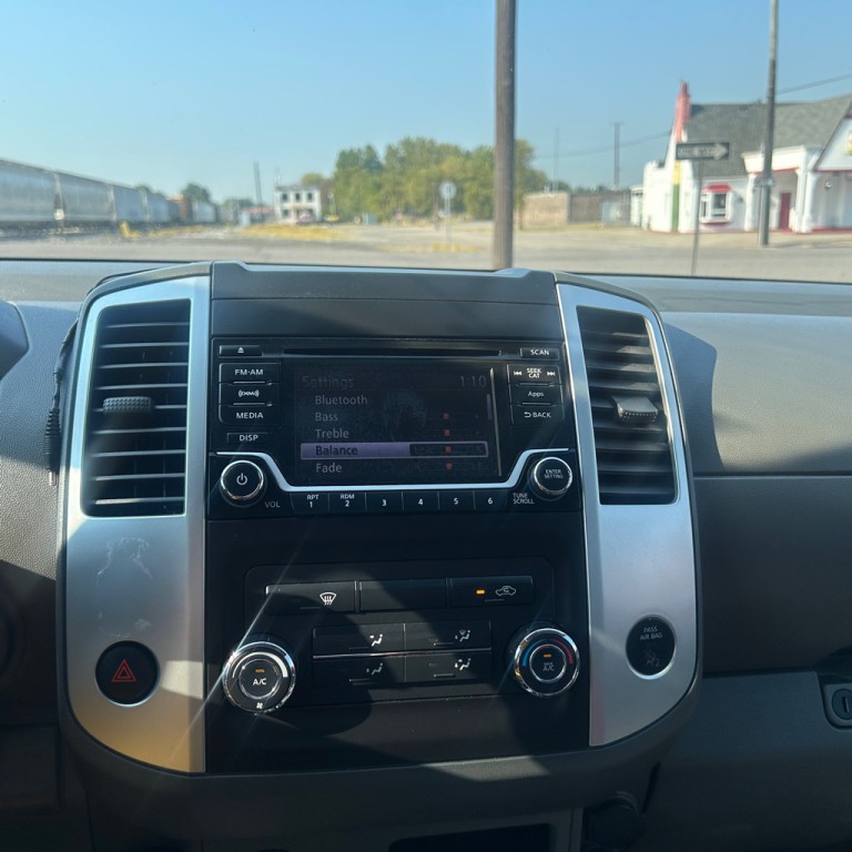 2016 Nissan Frontier Image 9