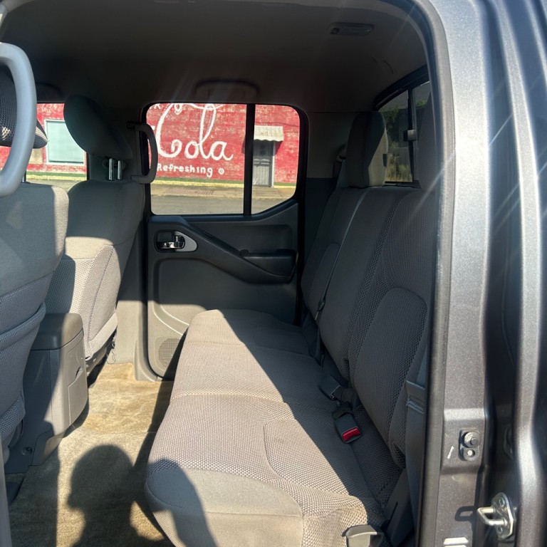 2016 Nissan Frontier Image 12