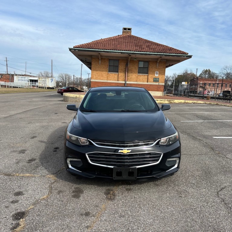 2016 Chevrolet Malibu Image 2