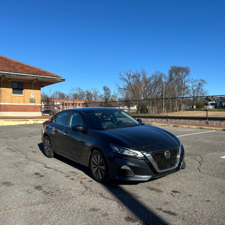 2022 Nissan Altima Image 2