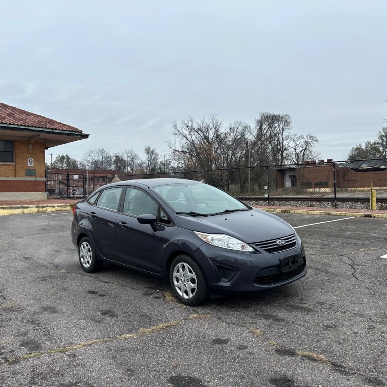 2013 Ford Fiesta Image 1