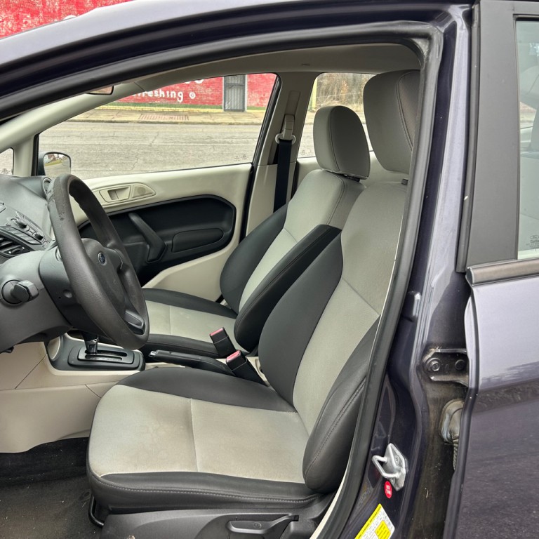 2013 Ford Fiesta Image 4