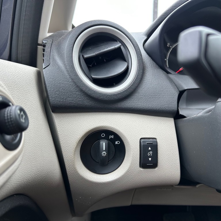 2013 Ford Fiesta Image 7