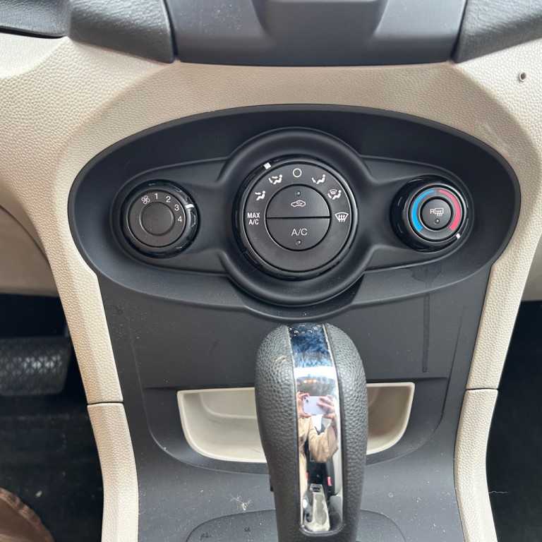 2013 Ford Fiesta Image 10