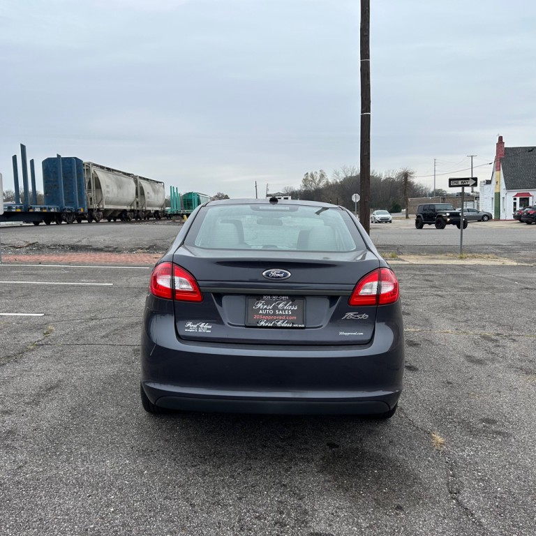 2013 Ford Fiesta Image 12