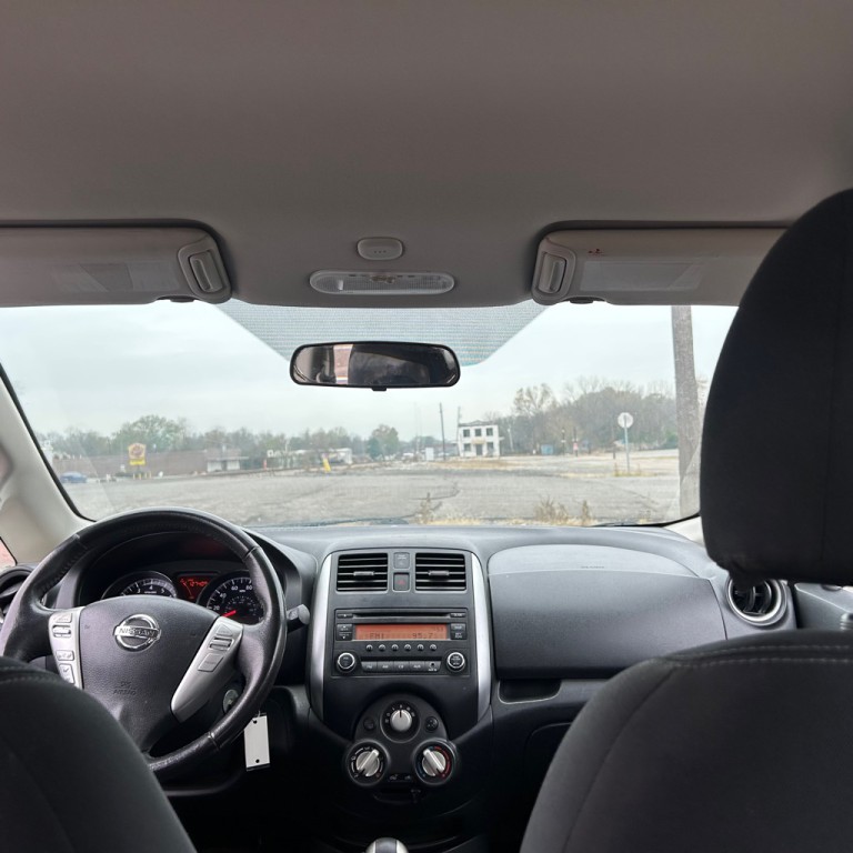 2014 Nissan Versa Image 5