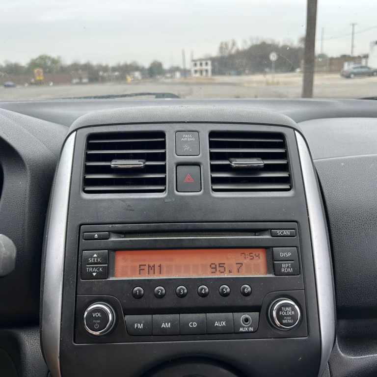 2014 Nissan Versa Image 9