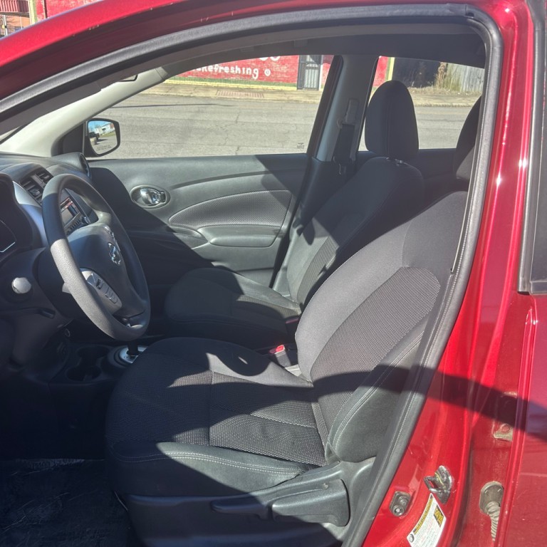 2017 Nissan Versa Image 4