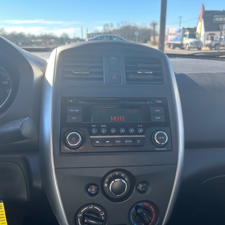 2017 Nissan Versa Image 8