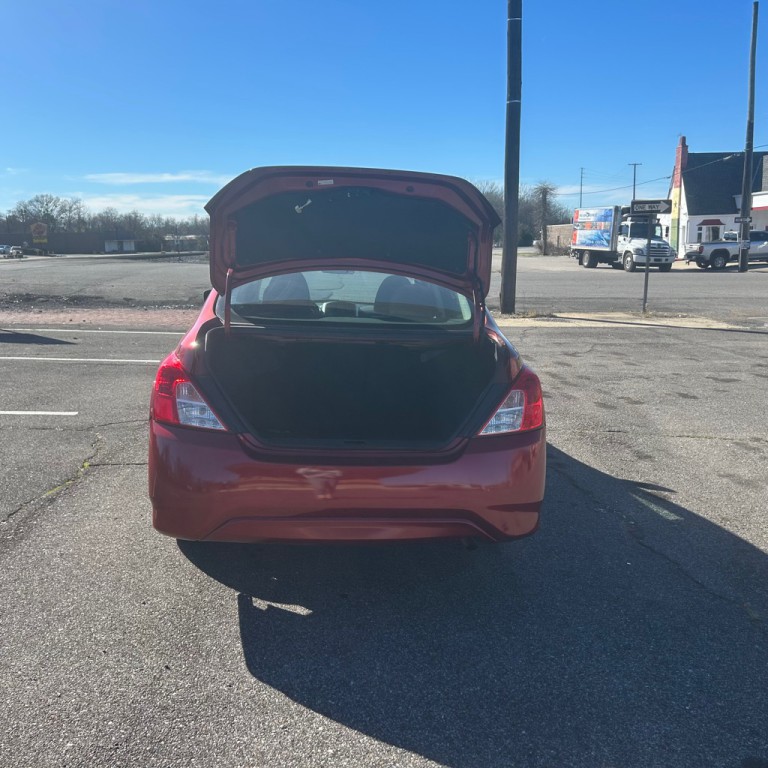 2017 Nissan Versa Image 11