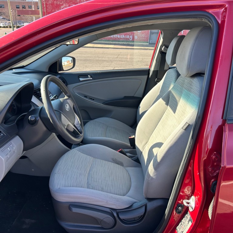 2017 Hyundai Accent Image 4