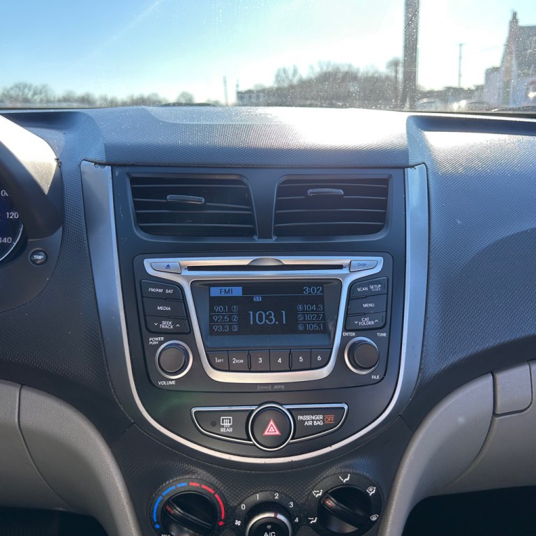 2017 Hyundai Accent Image 9