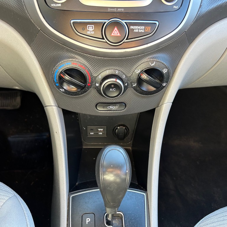 2017 Hyundai Accent Image 10