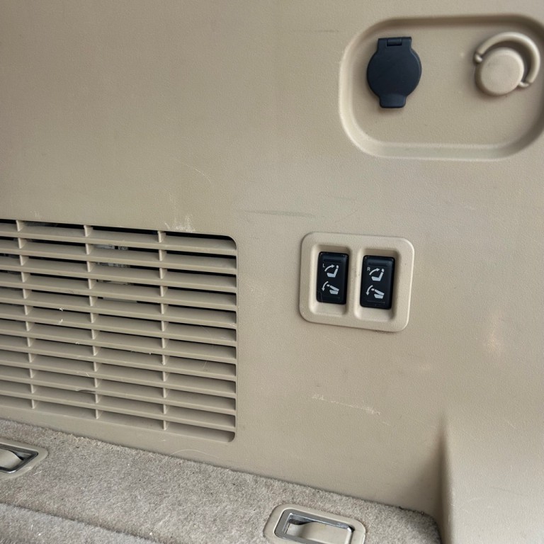 2013 Nissan Armada Image 25