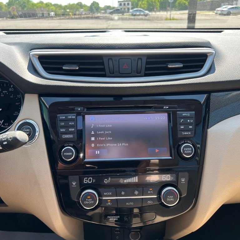 2016 Nissan Rogue Image 11