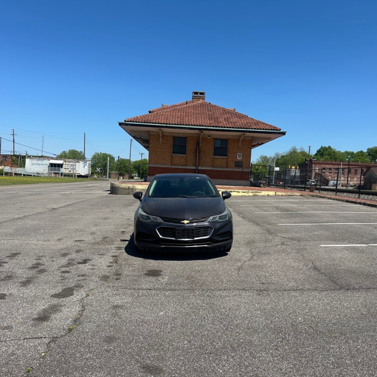 2016 Chevrolet Cruze Image 2