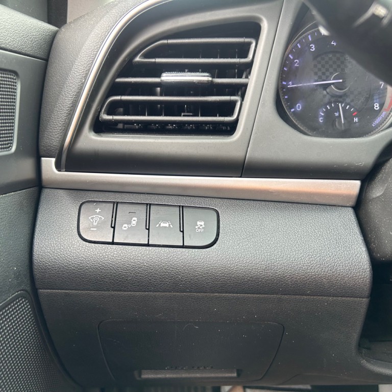 2020 Hyundai Elantra Image 7