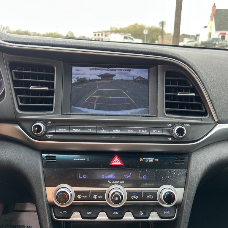 2020 Hyundai Elantra Image 11