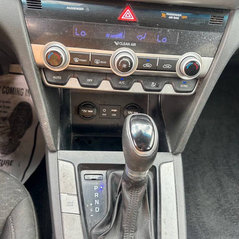 2020 Hyundai Elantra Image 13