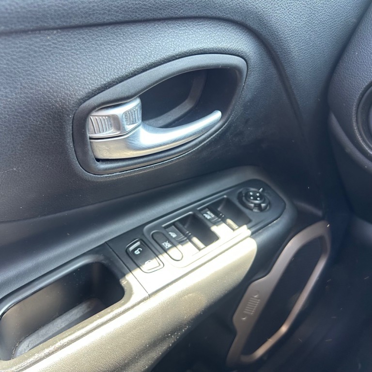 2017 Jeep Renegade Image 8