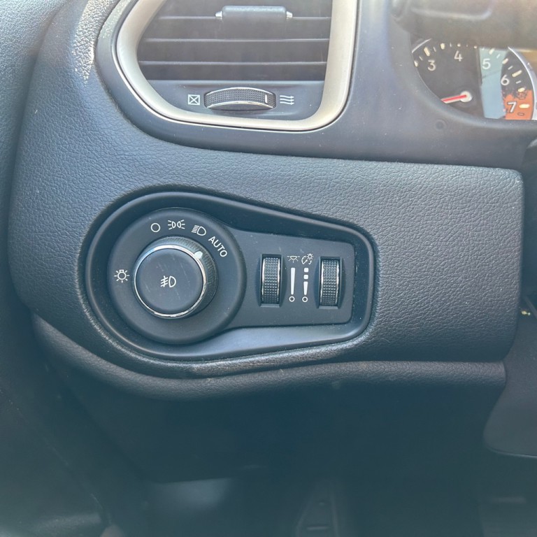 2017 Jeep Renegade Image 9