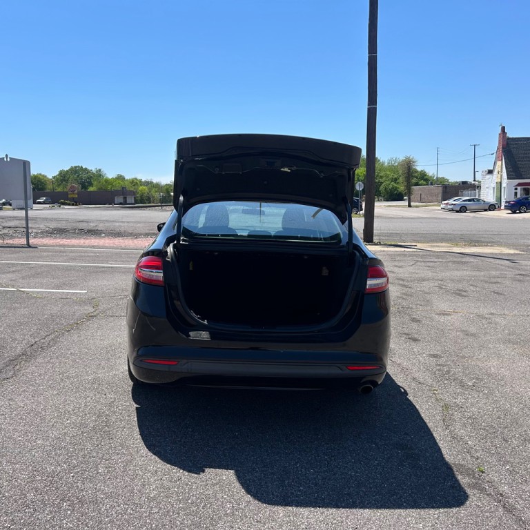 2017 Ford Fusion Image 16