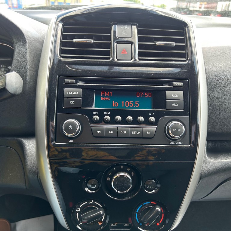 2015 Nissan Versa Image 9