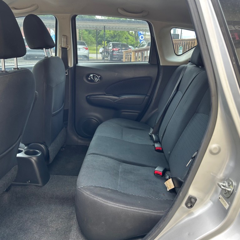 2015 Nissan Versa Image 11