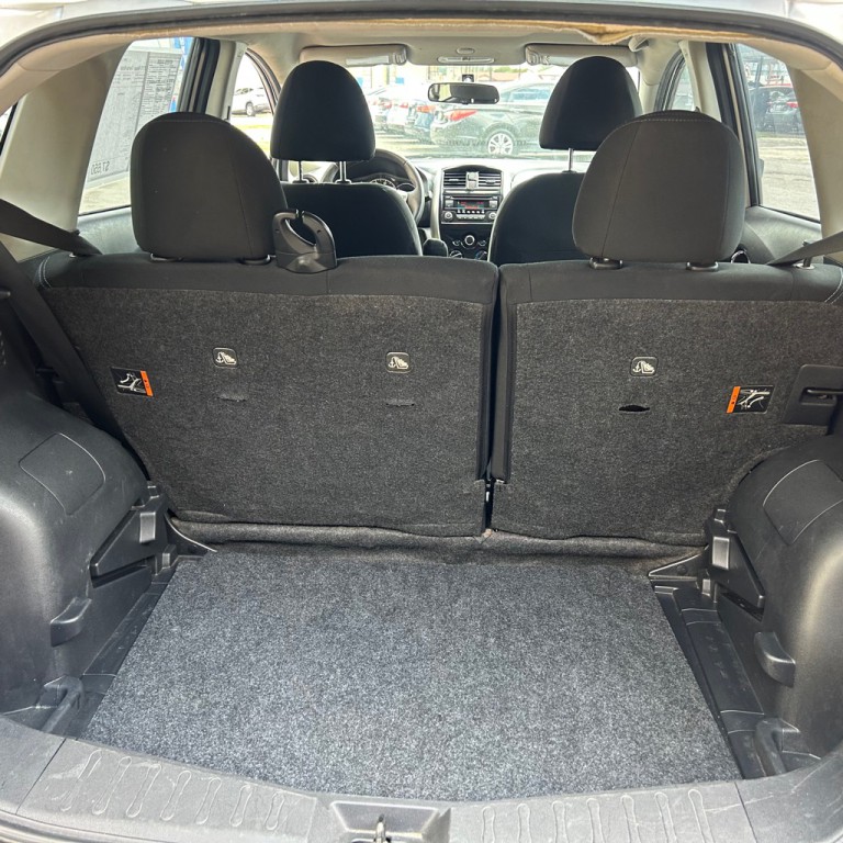 2015 Nissan Versa Image 12