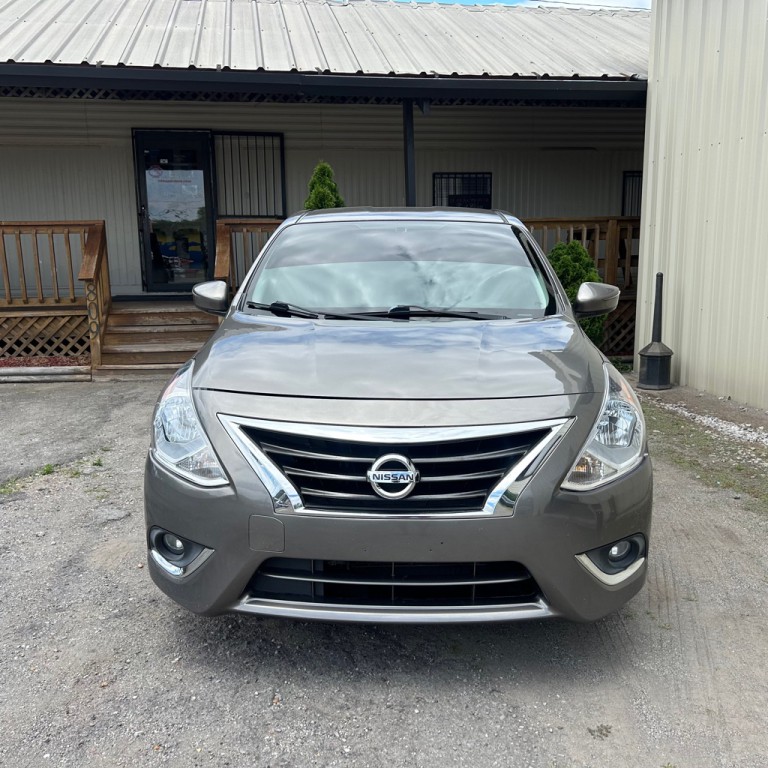 2015 Nissan Versa Image 2