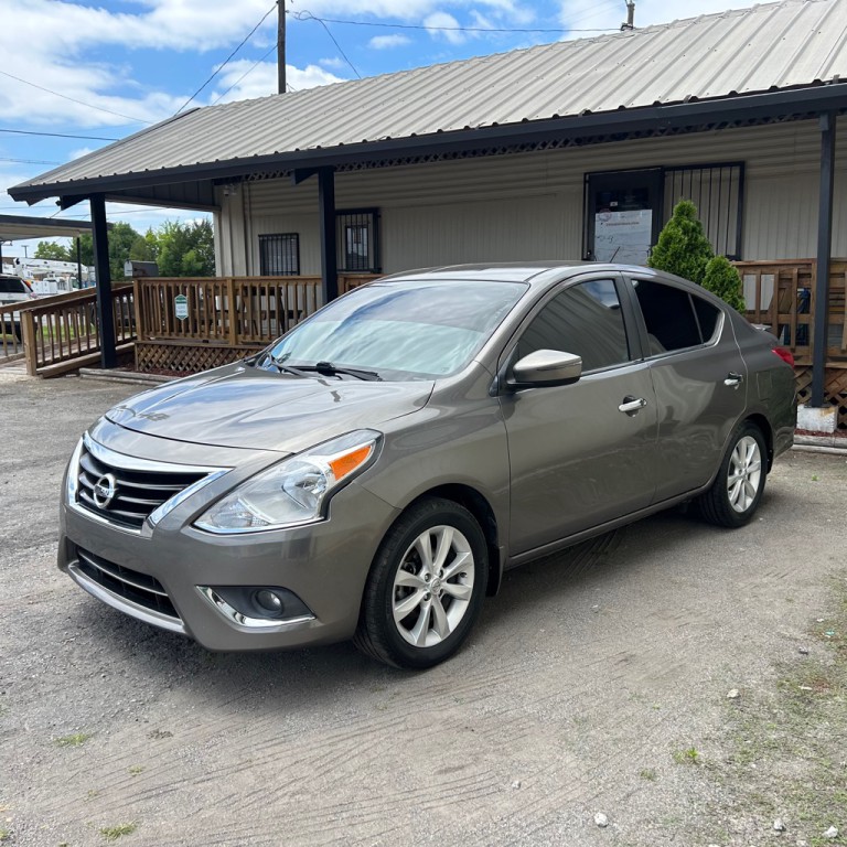 2015 Nissan Versa Image 3