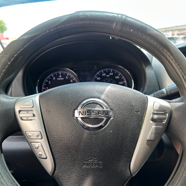 2015 Nissan Versa Image 10