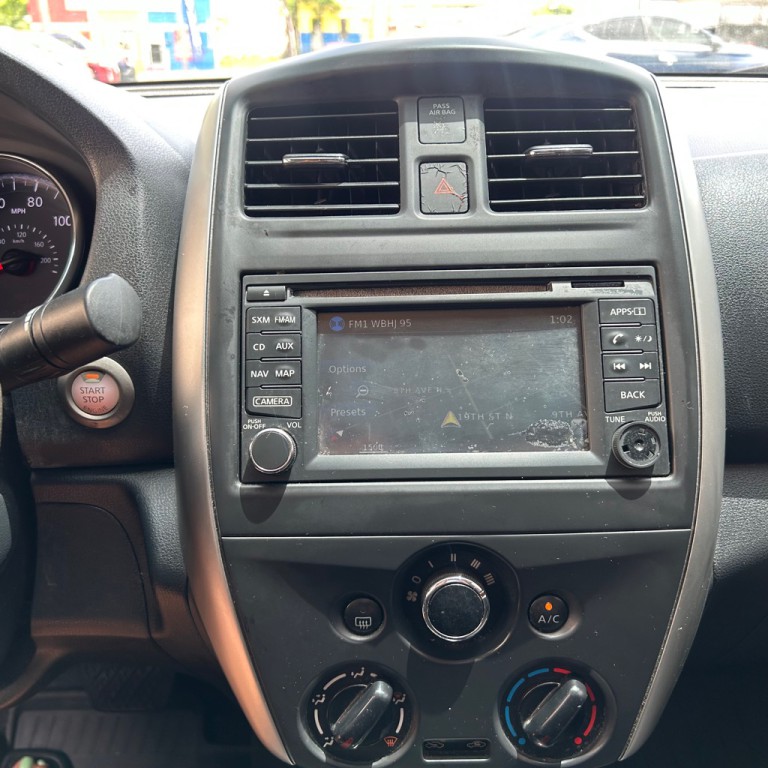 2015 Nissan Versa Image 11