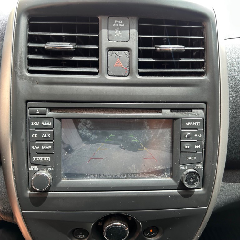 2015 Nissan Versa Image 12