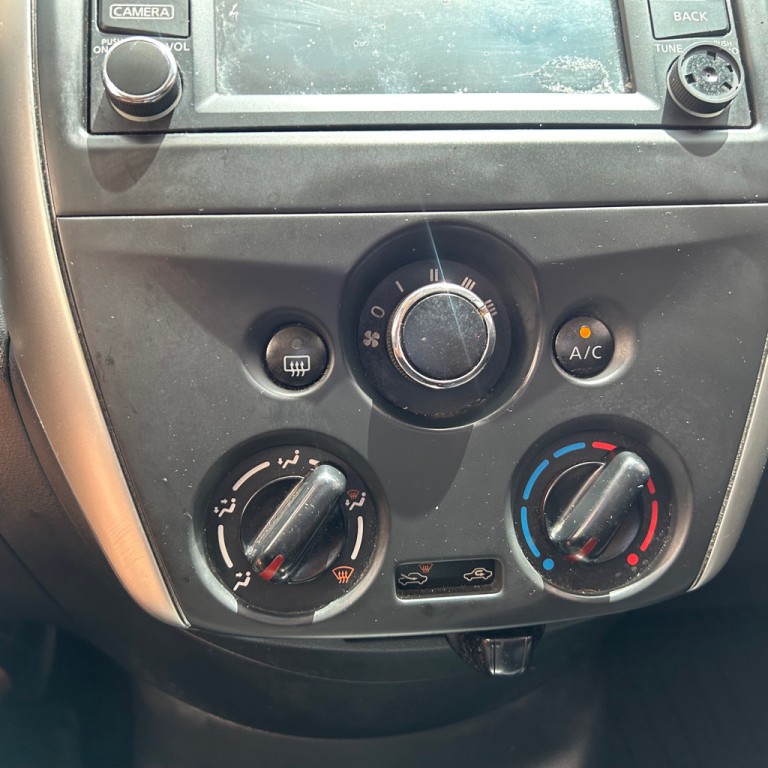 2015 Nissan Versa Image 13
