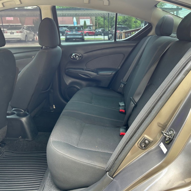 2015 Nissan Versa Image 14