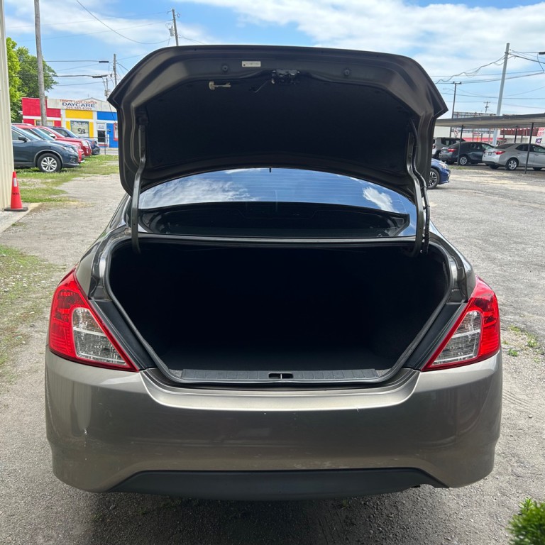 2015 Nissan Versa Image 16