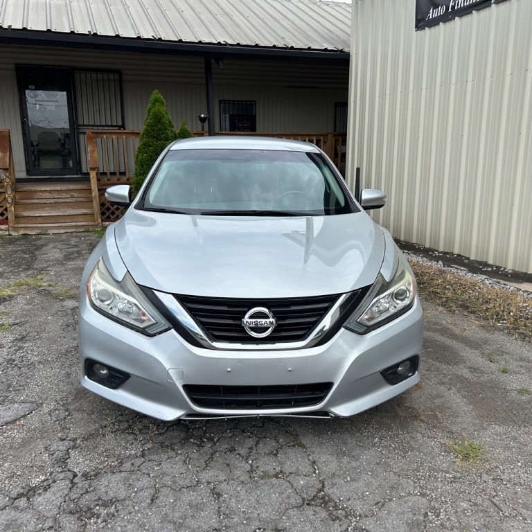2018 Nissan Altima Image 2
