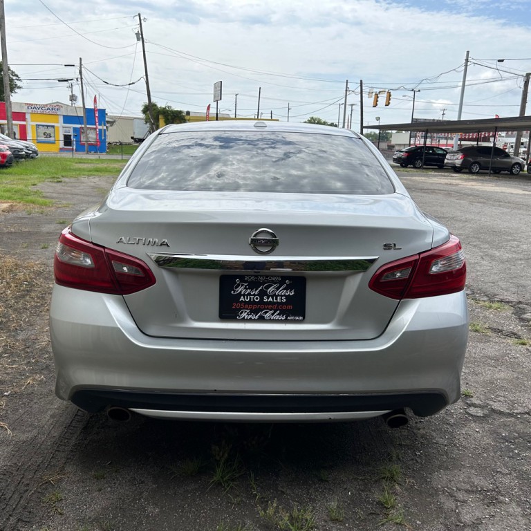 2018 Nissan Altima Image 16