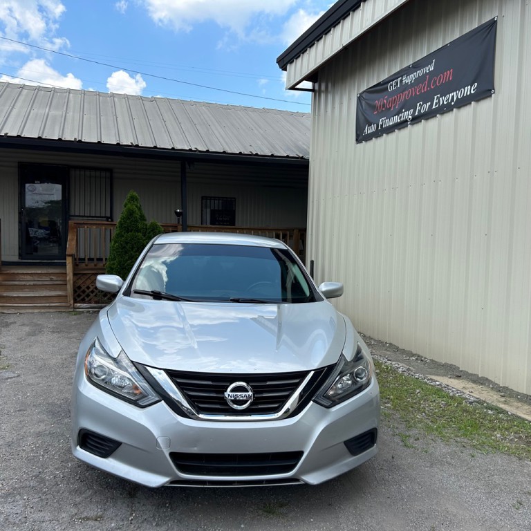2017 Nissan Altima Image 2