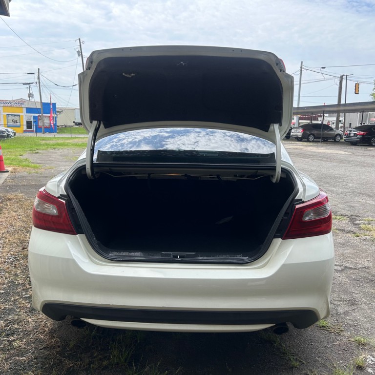2018 Nissan Altima Image 12