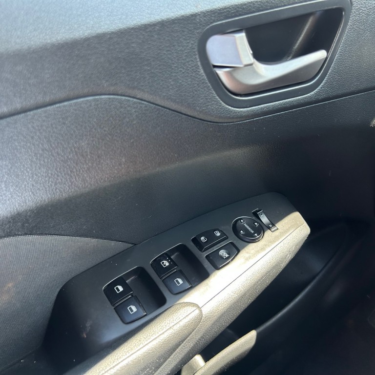 2019 Hyundai Accent Image 6
