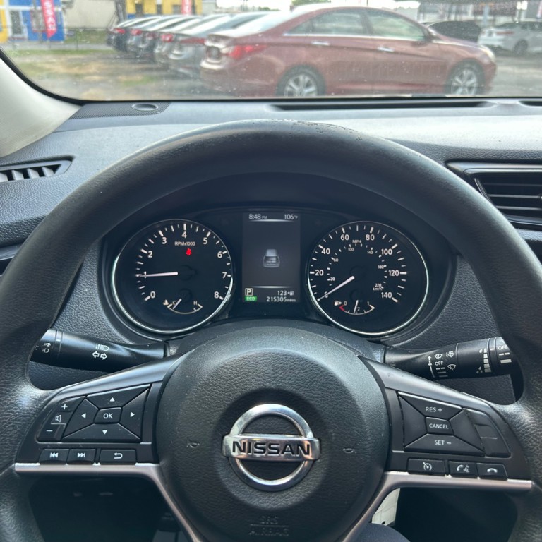 2017 Nissan Rogue Image 8
