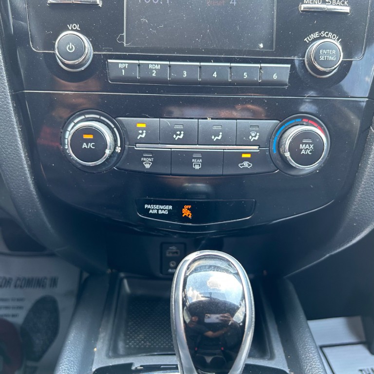 2017 Nissan Rogue Image 10