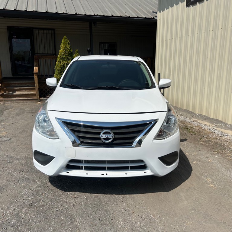 2016 Nissan Versa Image 2