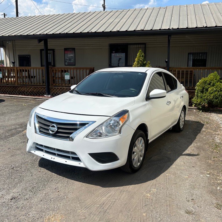 2016 Nissan Versa Image 3