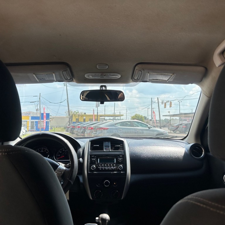 2016 Nissan Versa Image 5