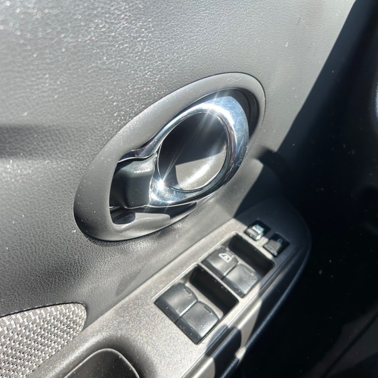 2016 Nissan Versa Image 6